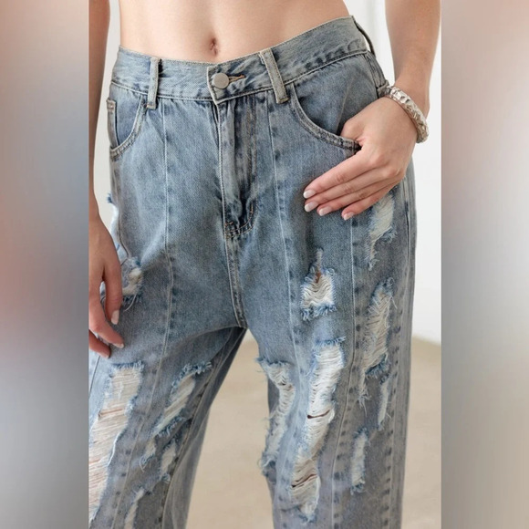 NWT-Light Blue Wash Barrel Leg High Waist Distressed Jeans - Picture 6 of 10